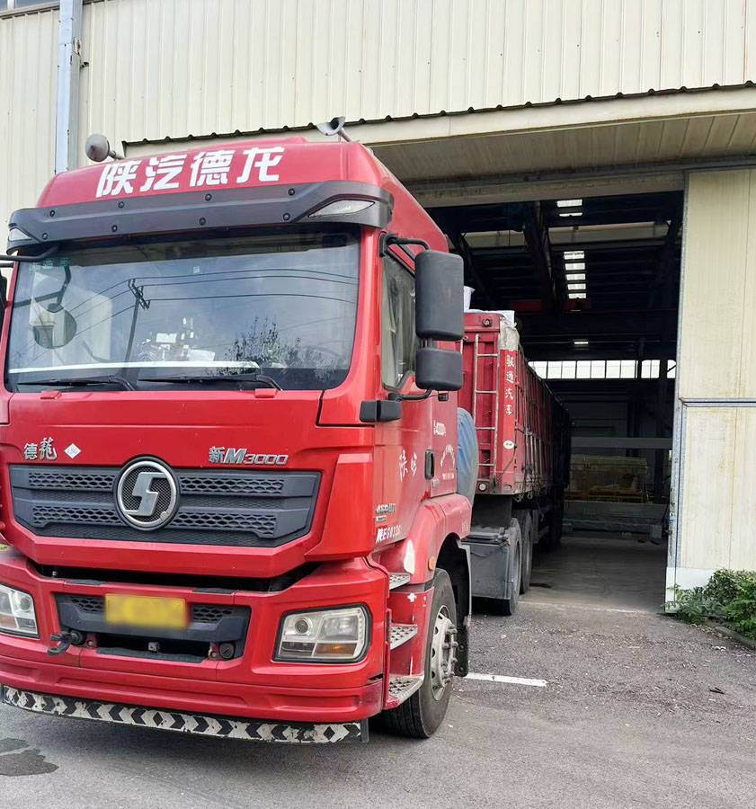 大行程重载坩埚搬运机械手装车发货